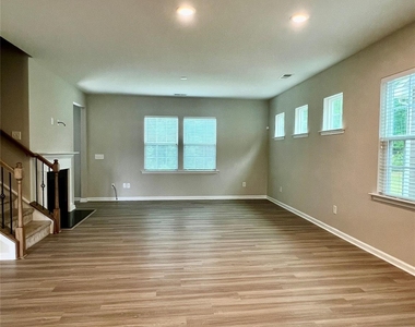 601 Deep River Way - Photo Thumbnail 2