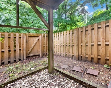 630 Lex Drive - Photo Thumbnail 15