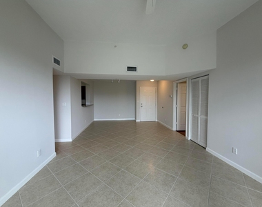 519 E Sheridan Street - Photo Thumbnail 2