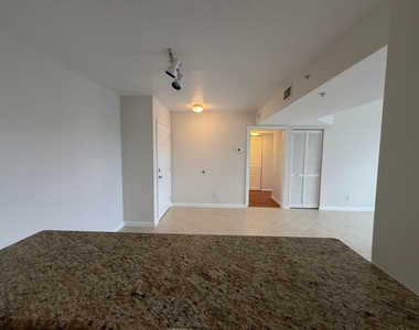 519 E Sheridan Street - Photo Thumbnail 5