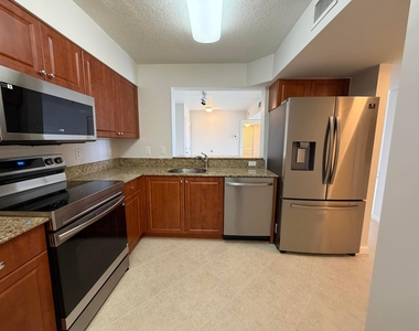 519 E Sheridan Street - Photo Thumbnail 3