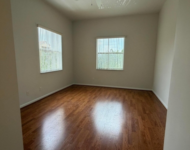 519 E Sheridan Street - Photo Thumbnail 10