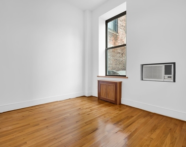 122 East 27th Street - Photo Thumbnail 2