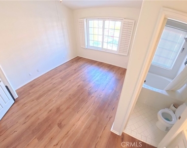 415 E Bougainvillea - Photo Thumbnail 12