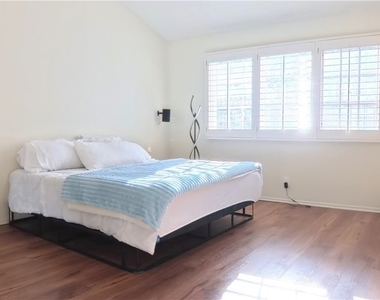 415 E Bougainvillea - Photo Thumbnail 21