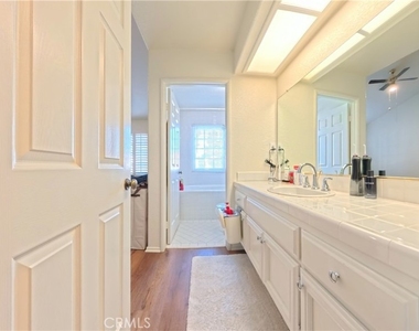 415 E Bougainvillea - Photo Thumbnail 17