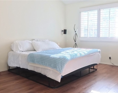 415 E Bougainvillea - Photo Thumbnail 22