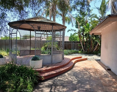 444 Redlands Avenue - Photo Thumbnail 9