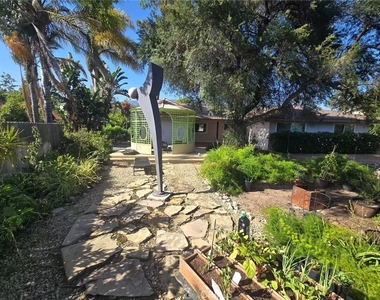 444 Redlands Avenue - Photo Thumbnail 37