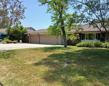 444 Redlands Avenue - Photo Thumbnail 3
