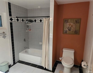 444 Redlands Avenue - Photo Thumbnail 16
