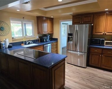 444 Redlands Avenue - Photo Thumbnail 11