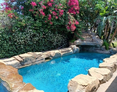 444 Redlands Avenue - Photo Thumbnail 5