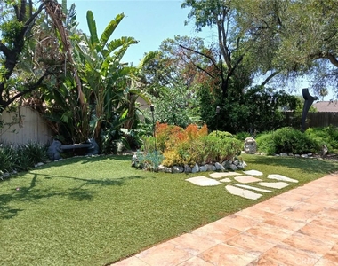 444 Redlands Avenue - Photo Thumbnail 8