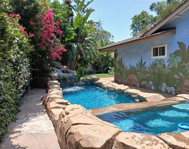 444 Redlands Avenue - Photo Thumbnail 6