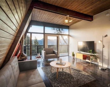 7912 Willow Glen Road - Photo Thumbnail 3