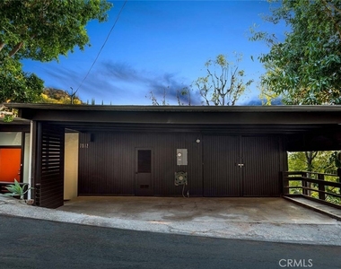 7912 Willow Glen Road - Photo Thumbnail 1