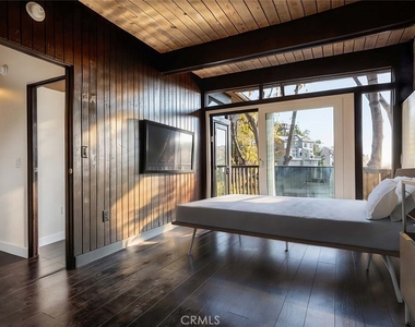 7912 Willow Glen Road - Photo Thumbnail 11