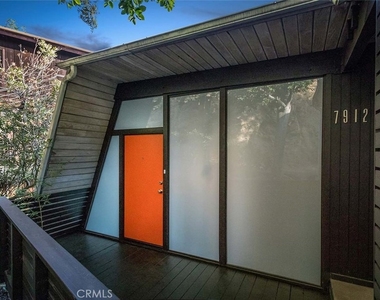 7912 Willow Glen Road - Photo Thumbnail 2