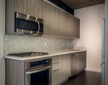 7912 Willow Glen Road - Photo Thumbnail 6