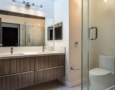 7912 Willow Glen Road - Photo Thumbnail 13
