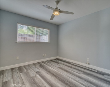 20516 Clark Street - Photo Thumbnail 18