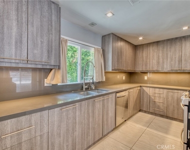 20516 Clark Street - Photo Thumbnail 6
