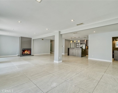 20516 Clark Street - Photo Thumbnail 10