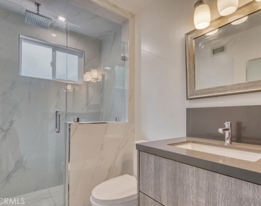 20516 Clark Street - Photo Thumbnail 20