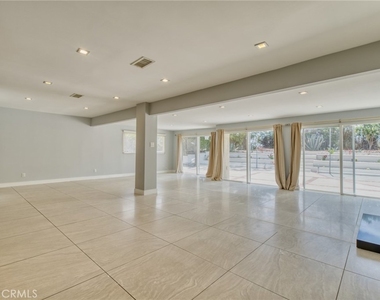 20516 Clark Street - Photo Thumbnail 8