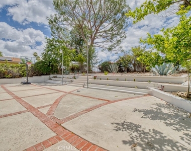 20516 Clark Street - Photo Thumbnail 22