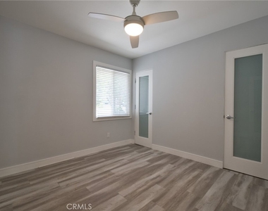 20516 Clark Street - Photo Thumbnail 16