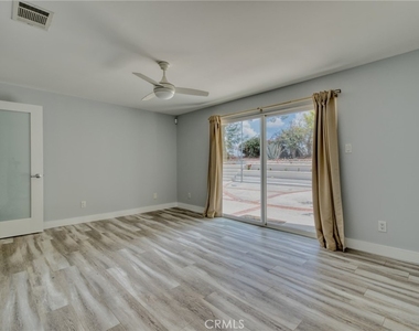 20516 Clark Street - Photo Thumbnail 13
