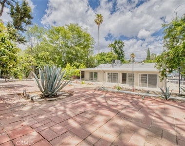 20516 Clark Street - Photo Thumbnail 24