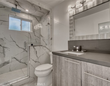 20516 Clark Street - Photo Thumbnail 15