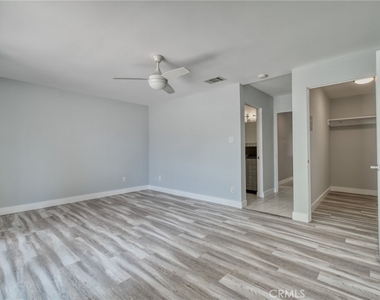 20516 Clark Street - Photo Thumbnail 12