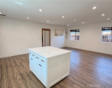 7257 Wilbur Avenue - Photo Thumbnail 4