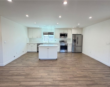 7257 Wilbur Avenue - Photo Thumbnail 2