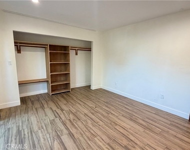 7257 Wilbur Avenue - Photo Thumbnail 12