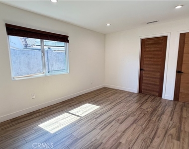 7257 Wilbur Avenue - Photo Thumbnail 10