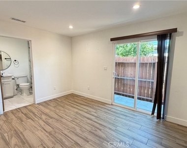 7257 Wilbur Avenue - Photo Thumbnail 13