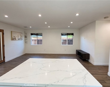 7257 Wilbur Avenue - Photo Thumbnail 5