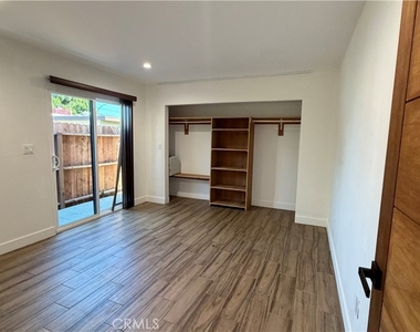 7257 Wilbur Avenue - Photo Thumbnail 11