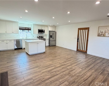 7257 Wilbur Avenue - Photo Thumbnail 3