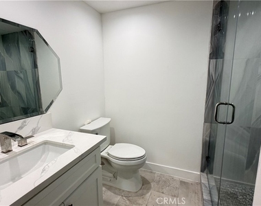 7257 Wilbur Avenue - Photo Thumbnail 8