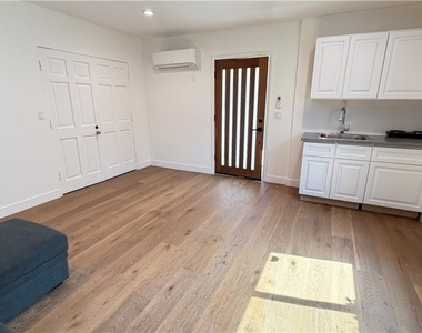 7257 Wilbur Avenue - Photo Thumbnail 7