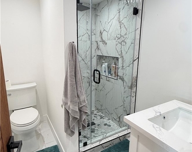7257 Wilbur Avenue - Photo Thumbnail 8