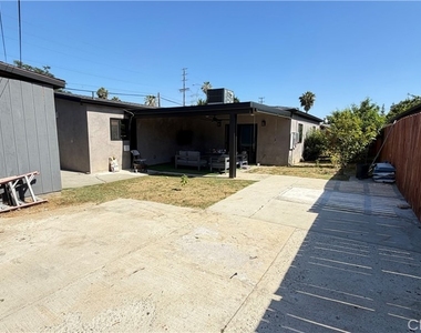7257 Wilbur Avenue - Photo Thumbnail 19