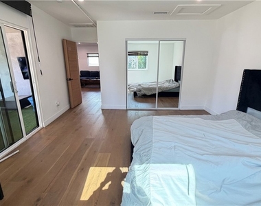 7257 Wilbur Avenue - Photo Thumbnail 17