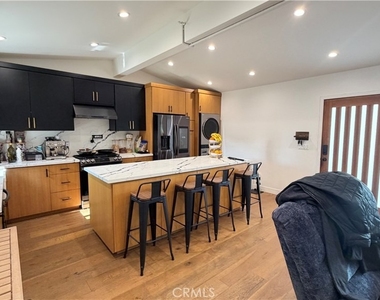 7257 Wilbur Avenue - Photo Thumbnail 6